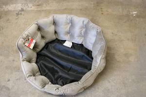 lot 15 image: Heart to Tail Medium size cuddles p...