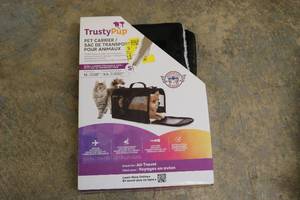 lot 18 image: New Trusty Pup pet carrier...