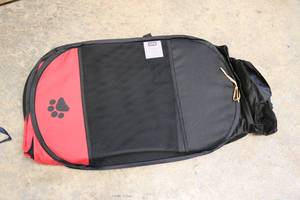 lot 24 image: Small Foldable pet tent...