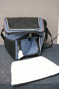 lot 33 image: Posh Pet Blue Bike Back Pack for ca...