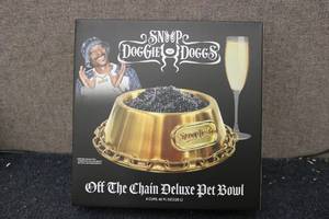 lot 40 image: Snoop Doggie Dogs Off The Chain Del...