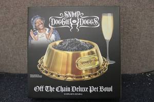lot 42 image: Snoop Doggie Dogs Off The Chain Del...