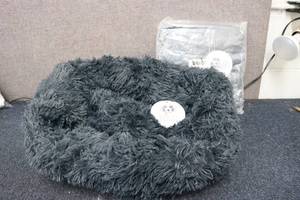 lot 47 image: 2 VIVAGLORY ROUND DARK GREY DOG BED...