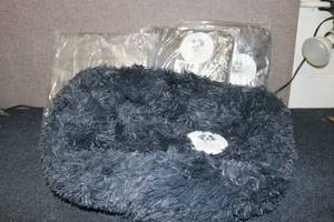 lot 48 image: 4 VIVAGLORY ROUND DARK GREY DOG BED...