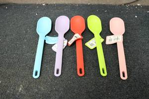 lot 78 image: 5 COOK WITH COLOR SILICONE SPOONS...