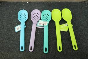 lot 79 image: 5 COOK WITH COLOR SILICONE SPOONS...