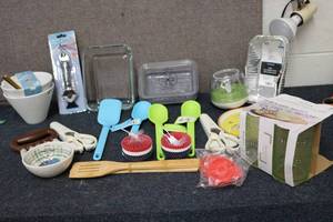 lot 82 image: Mixed Kitchen Lot See Photos...