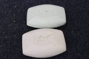 lot 115 image: 12 Bars of Lever 2000 hand soap...