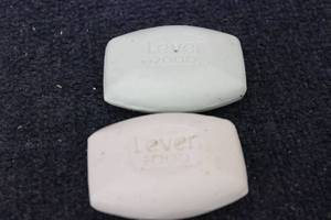 lot 118 image: 12 Bars of Lever 2000 hand soap...
