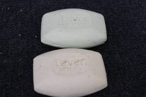 lot 119 image: 12 Bars of Lever 2000 hand soap...