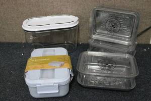 lot 127 image: Mixed food storage containers...
