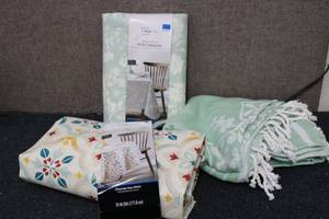 lot 129 image: 3 Table clothes...