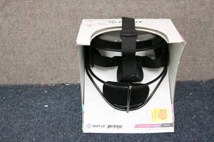 lot 136 image: Youth sized softball fielders mask...