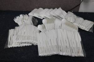 lot 139 image: HUGE lot of plastic cutlery forks k...