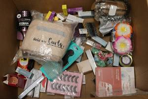 lot 166 image: Mixed beauty and personal care lot...