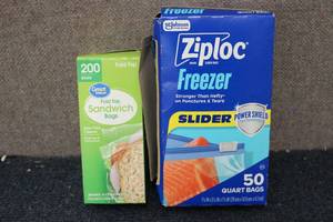 lot 211 image: Sandwich bags and quart freezer bag...