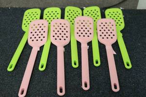 lot 220 image: 9 Slotted Spatulas...