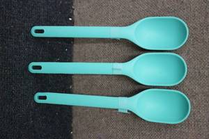 lot 223 image: 3 Silicone Serving Spoons...