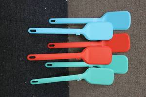 lot 225 image: 6 Silicone Spatulas...