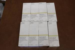 lot 243 image: 8 Bottles of Glycolic Acid 7% Tonin...