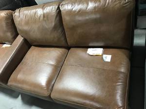 lot 4 image: SOFA SECTIONAL  PIECE