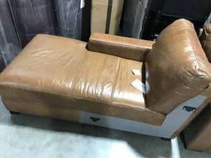 lot 6 image: LOUNGE SECTIONAL PIECE