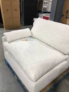lot 7 image: LUSH CORNER CHAIR