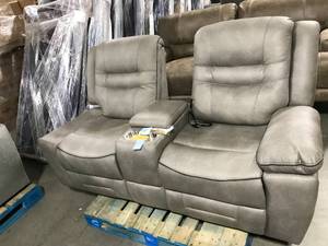 lot 17 image: LOVE SEAT SECTIONAL PIECE