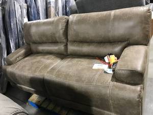 lot 18 image: LOVE SEAT COUCHSOFA