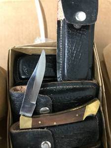 lot 54 image: 4IN FOLD UP KNIVES WITH CASES