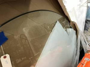 lot 47 image: GLASS TABLE TOP, ROUND