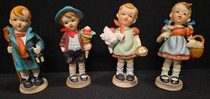 lot 7 image: Vintage ceramic Figurines- made in Japan