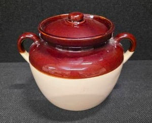 lot 8 image: Vintage McCoy two-tone brown and beige stoneware bean pot with a lid