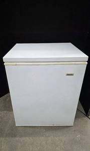 lot 27 image: Frigidaire chest freezer  WORKS
