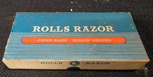 lot 89 image: Vintage Rolls Razor