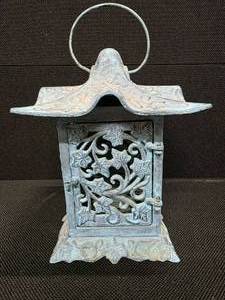 lot 76 image: Vintage Metal Patina-Green Partylite Pagoda garden Lantern candle holder