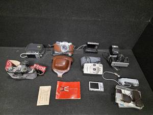 lot 70 image: Collection of vintage cameras and accessories