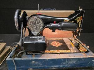 lot 60 image: Vintage Deluxe Precision Sewing Machine with light and Carry-case