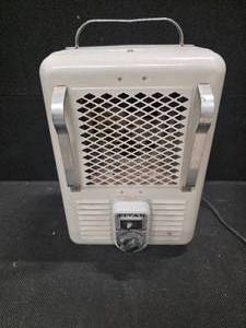 lot 41 image: Titan Space heater, model T760B Works Great