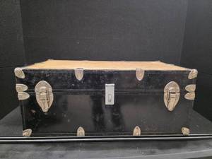 lot 107 image: Old Trunk