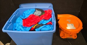 lot 28 image: Bouncy-House with Air pump