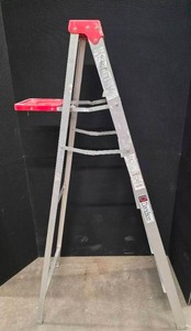 lot 106 image: Davidson Aluminum 6 Step-Ladder