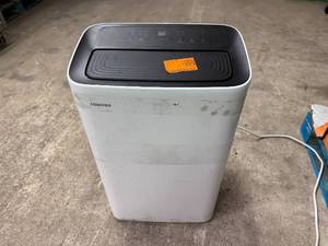 lot 1 image: Toshiba Mobile Type Air Conditioner