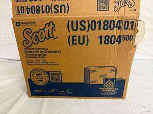 lot 14 image: 16 Packs of Scott Multi-fold Towels