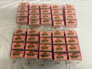 lot 122 image: 10 Packs of Diana Strawberry Sugar Wafers