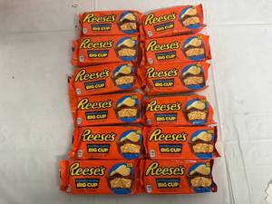 lot 199 image: 12 Reeses Potato Chip Big Cups