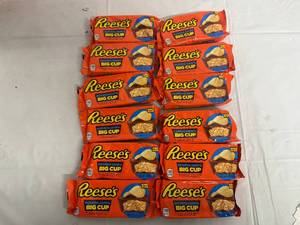 lot 200 image: 12 Reeses Potato Chip Big Cups
