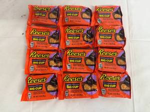 lot 201 image: 12 Reeses Chocolate Lava Big Cups