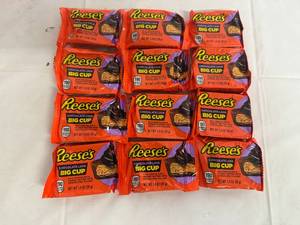 lot 202 image: 12 Reeses Chocolate Lava Big Cups