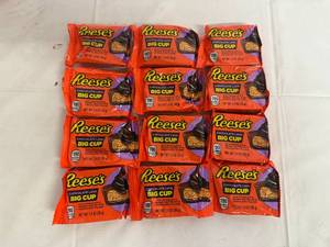 lot 203 image: 12 Reeses Chocolate Lava Big Cups